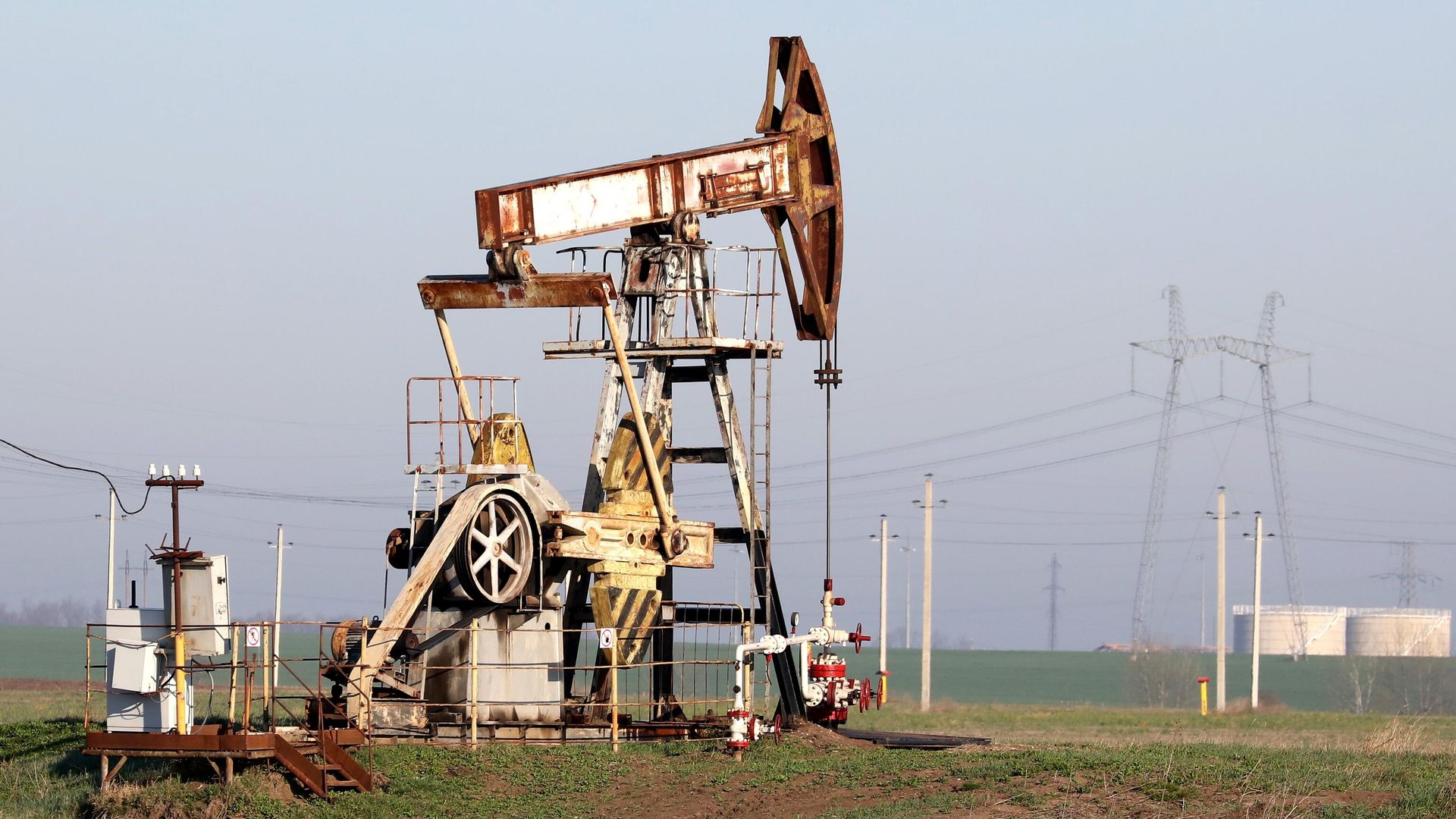 Нефтяной станок-качалка на Абино-Украинском нефтегазовом месторождении в Краснодарском крае - ПРАЙМ, 1920, 17.07.2025