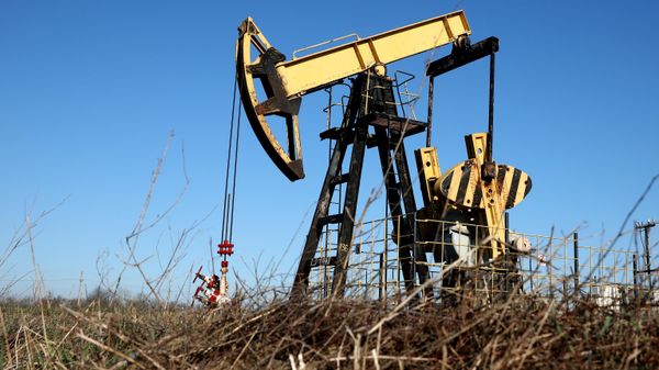 Нефтяной станок-качалка на Абино-Украинском нефтегазовом месторождении в Краснодарском крае