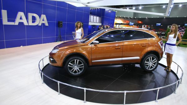 Автомобиль Lada C-Cross 3 на Московском международном автосалоне