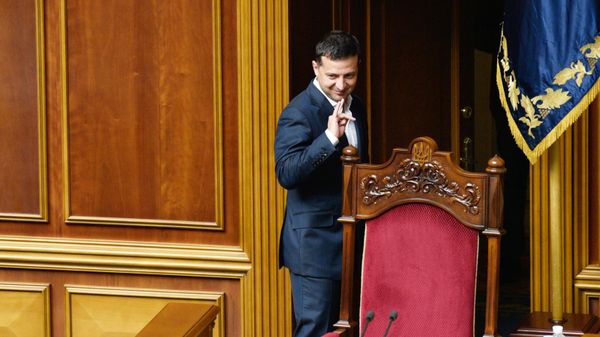 Президент Украины Владимир Зеленский во время заседания Верховной рады в Киев