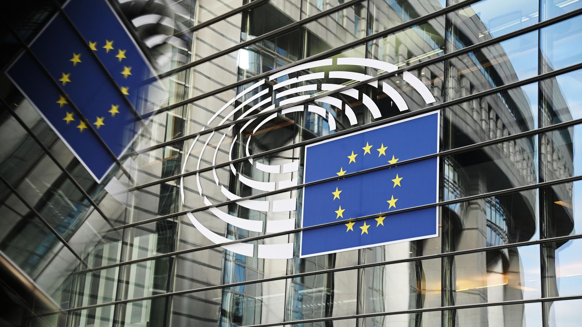 Логотип Евросоюза на здании штаб-квартиры Европейского парламента в Брюсселе - ПРАЙМ, 1920, 18.07.2025