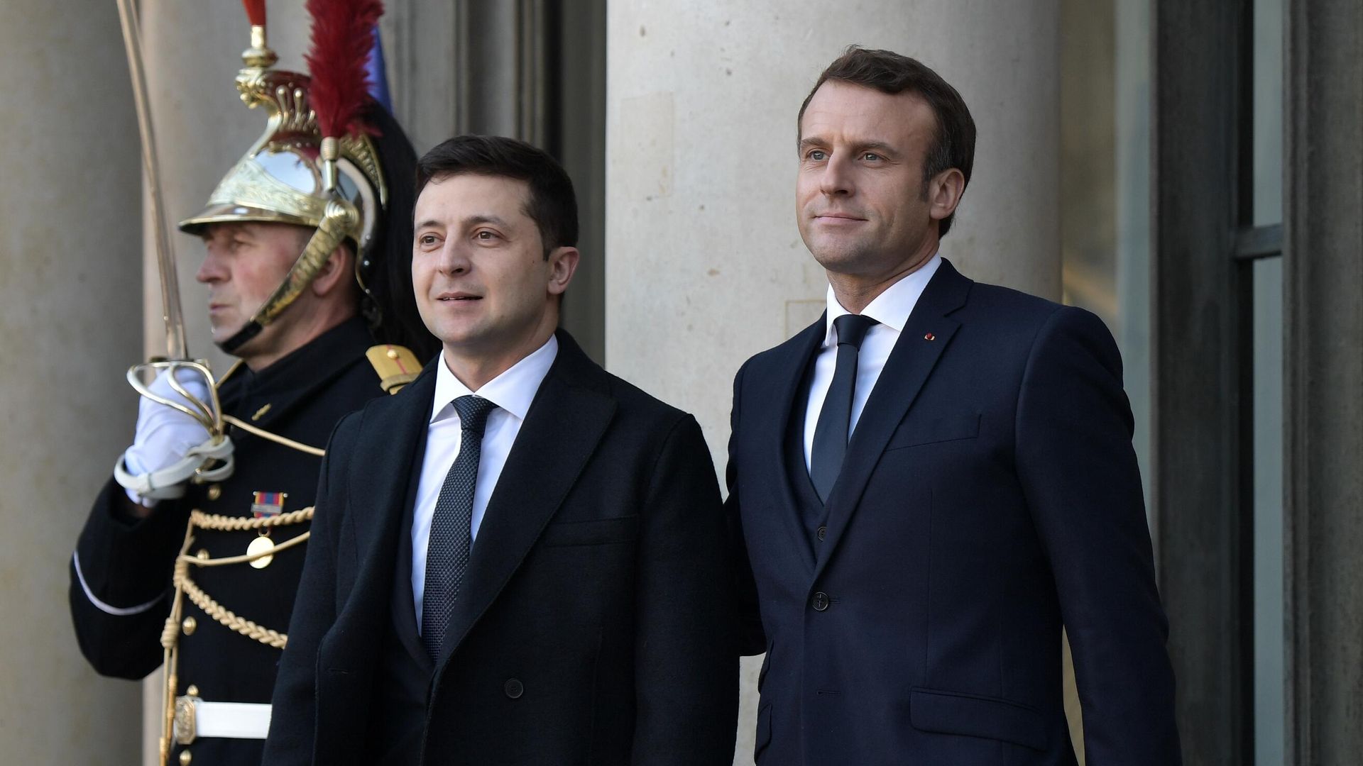Президент Украины Владимир Зеленский и президент Франции Эммануэль Макрон на церемонии официальной встречи в Елисейском дворце - ПРАЙМ, 1920, 18.07.2025