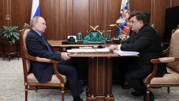 Президент РФ Владимир Путин и министр юстиции РФ Константин Чуйченко во время встречи