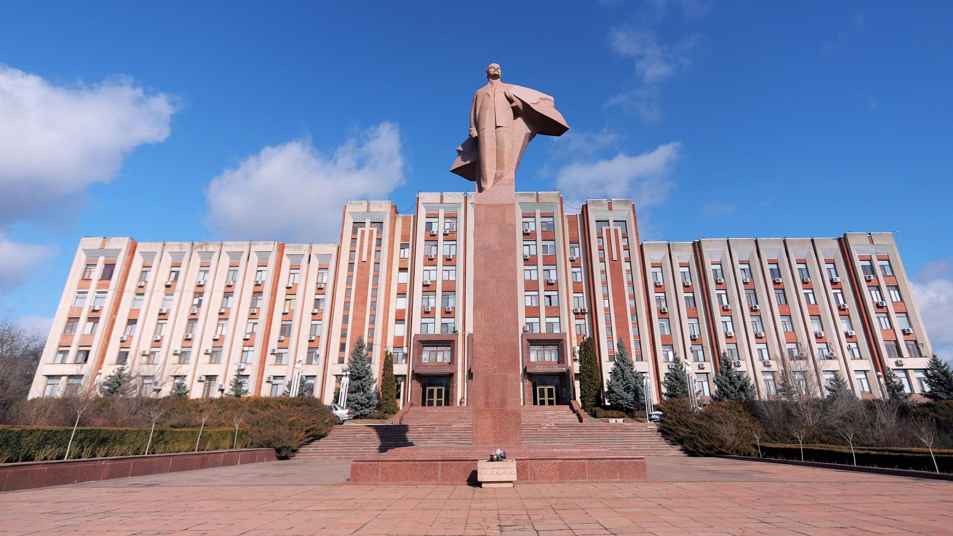 Здание Верховного совета и правительства Приднестровской Молдавской Республики в Тирасполе - ПРАЙМ, 1920, 20.12.2025