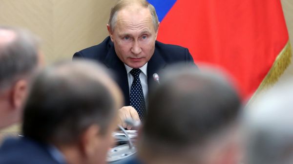 Президент РФ Владимир Путин проводит совещание с постоянными членами Совета безопасности РФ. 22 ноября 2019