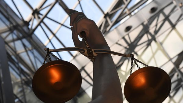 Статуя богини правосудия
