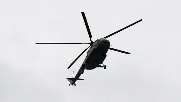 Вертолет Ми-8 в небе