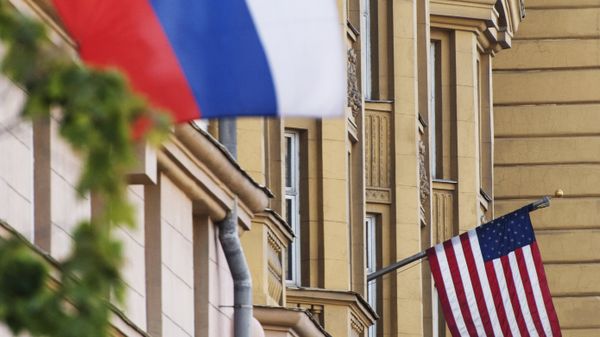 Флаги России и США