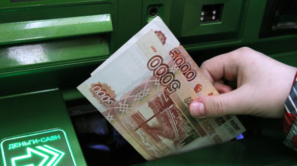 Выдача денег в банкомате 