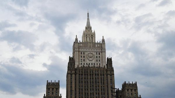 Здание Министерства иностранных дел РФ в Москве