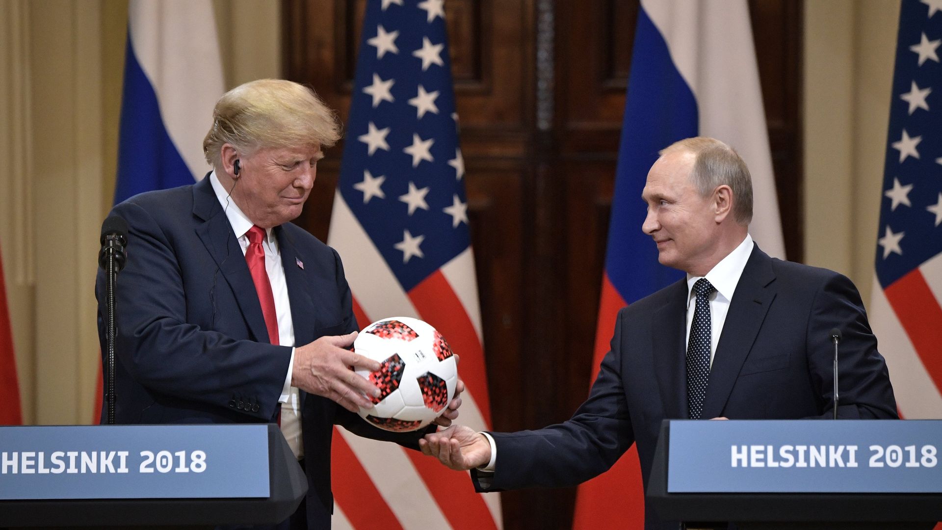 Президент РФ Владимир Путин и президент США Дональд Трамп во время пресс-конференции в Хельсинки. 16 июля 2018 - ПРАЙМ, 1920, 09.08.2025