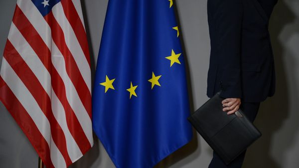 Флаги США и Европейского совета