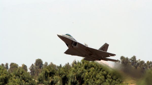 Взлет американского истребителя пятого поколения РАПТОР – F22