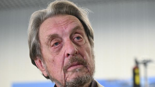 Отец Илона Маска Эррол Маск во время пресс-подхода на Форуме будущего 2050 в Москве
