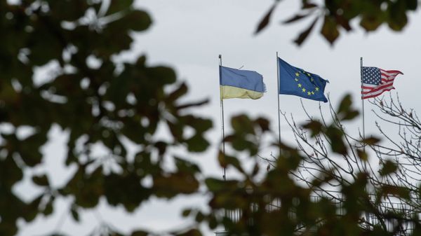 Флаги Украины, Европейского союза и Соединенных Штатов Америки