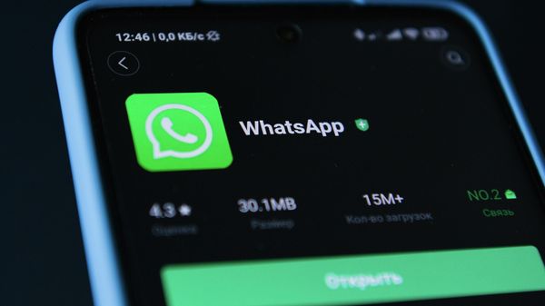 Иконка мессенджера WhatsApp на экране смартфона