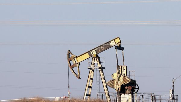 Нефтяной станок-качалка на Абино-Украинском нефтегазовом месторождении в Краснодарском крае
