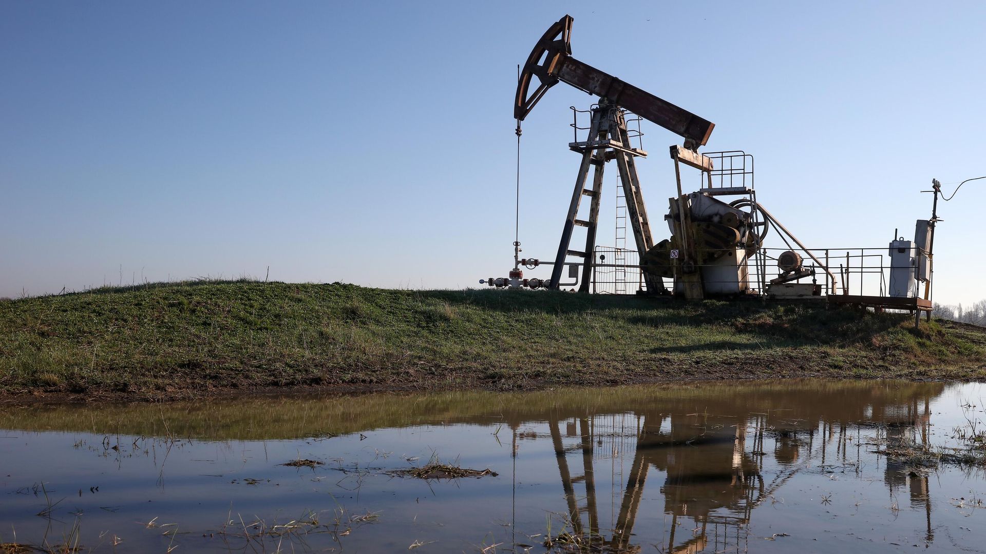 Нефтяной станок-качалка на Абино-Украинском нефтегазовом месторождении в Краснодарском крае - ПРАЙМ, 1920, 14.08.2025