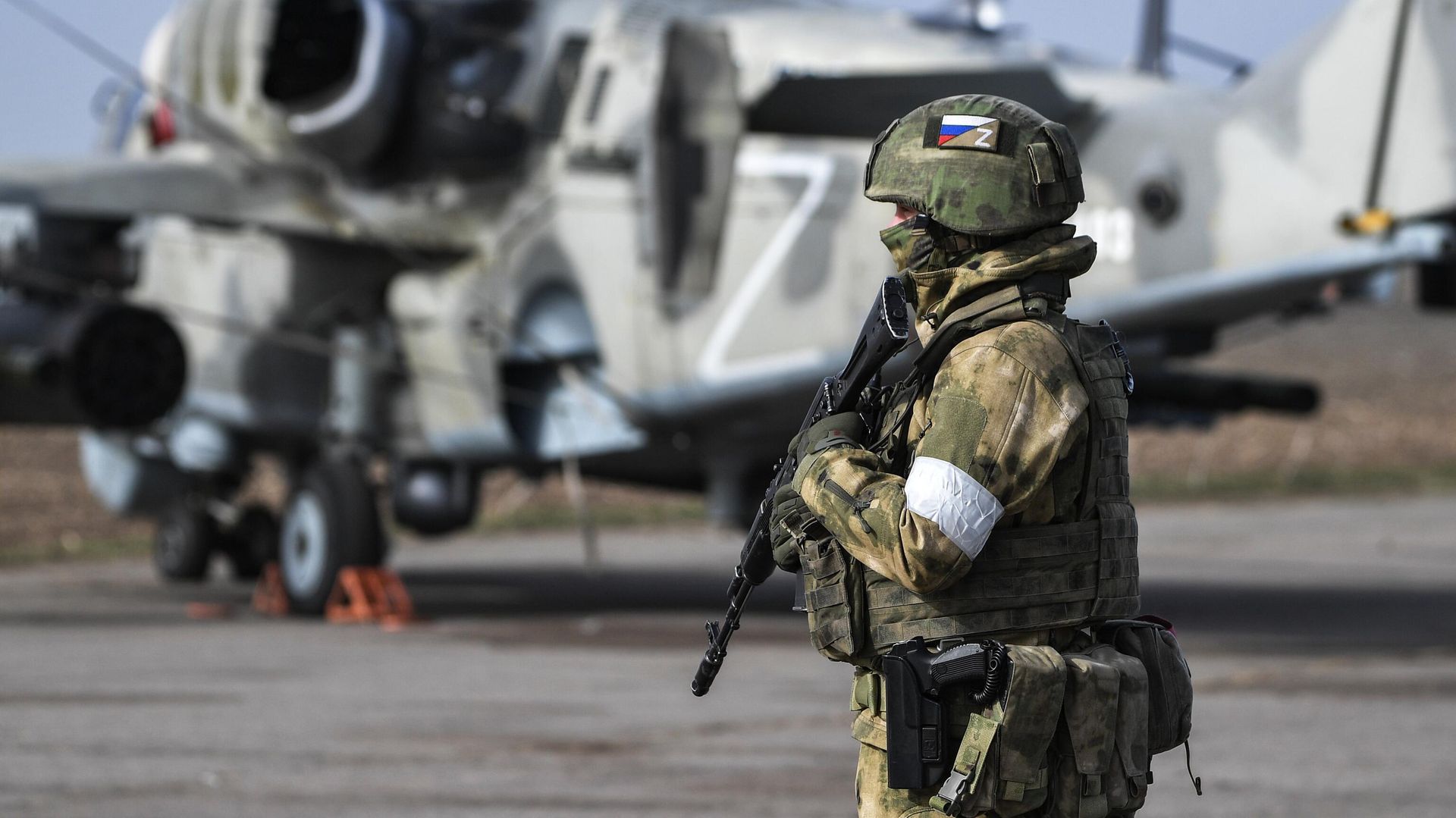 Российский военнослужащий на полевом аэродроме ВКС России в зоне проведения специальной военной операции на Украине - ПРАЙМ, 1920, 06.09.2025