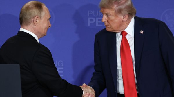 Владимир Путин и Дональд Трамп на совместной пресс-конференции по итогам переговоров на Аляске