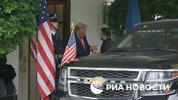 Президент США Дональд Трамп встречает в Вашингтоне Владимира Зеленского, прибывшего в США на встречу