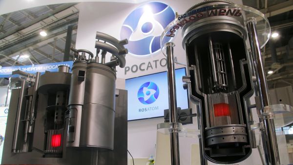 Макеты атомных реакторов БРЕСТ и МБИР на стенде Росатома