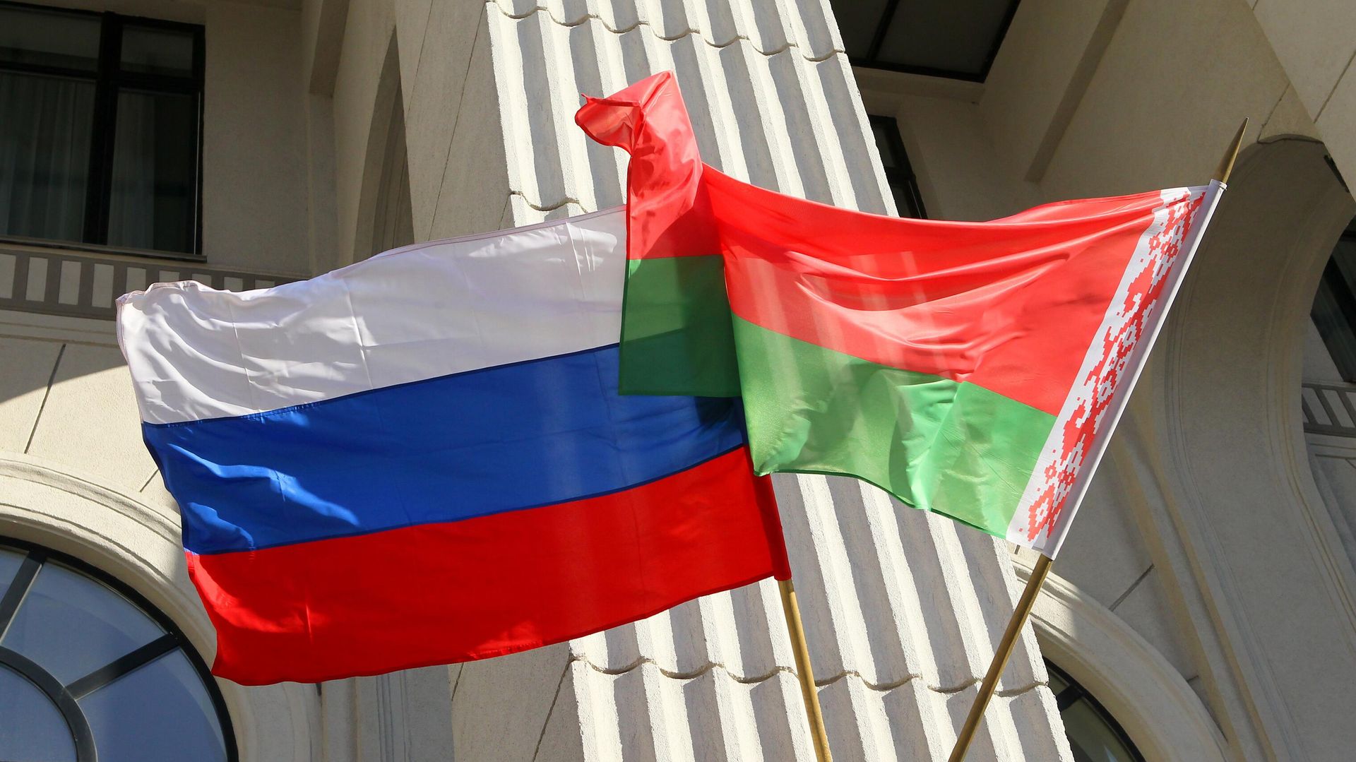 Государственные флаги России и Белоруссии  - ПРАЙМ, 1920, 31.12.2025