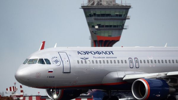 Самолет Airbus A320 авиакомпании Аэрофлот в международном аэропорту Шереметьево