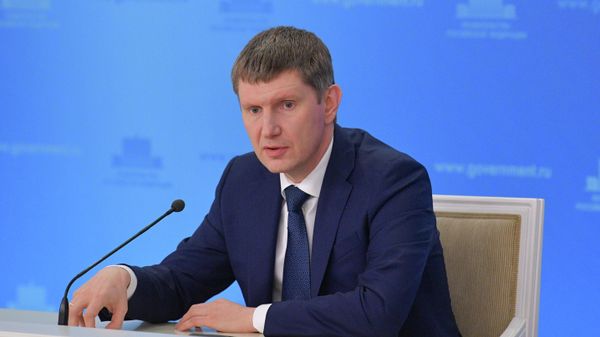 Министр экономического развития РФ Максим Решетников во время брифинга