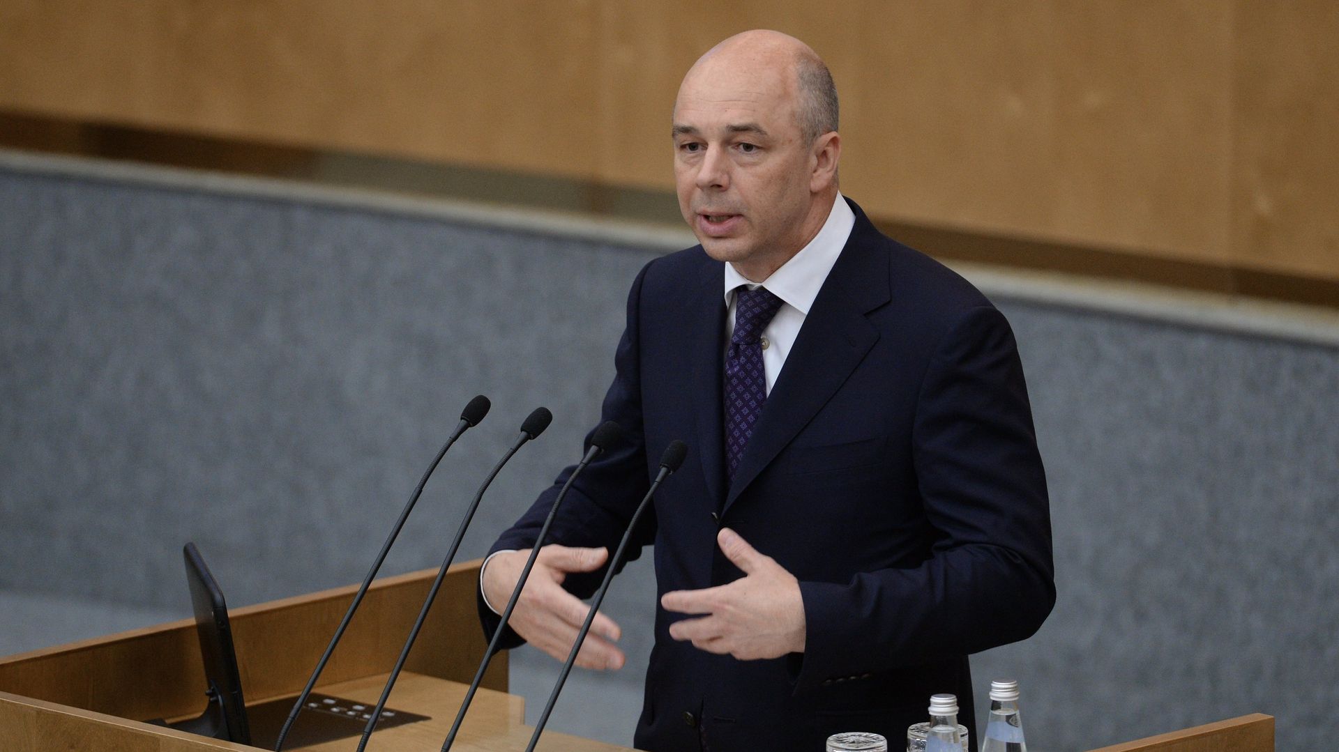 Министр финансов РФ Антон Силуанов выступает на парламентских слушаниях в Государственной Думе РФ - ПРАЙМ, 1920, 04.09.2025
