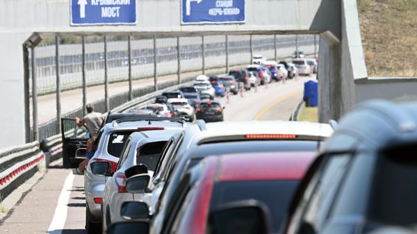 Автомобильная пробка перед Крымским мостом