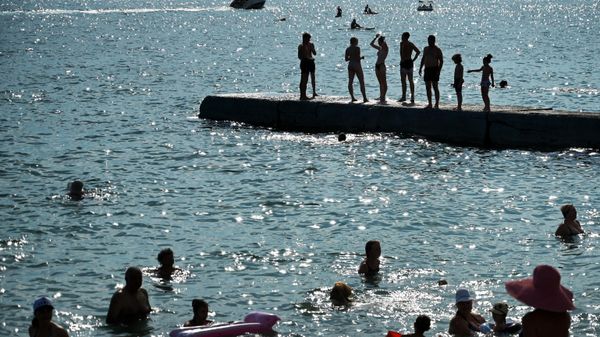 Отдыхающие на море Отдыхающие на море