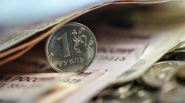 Денежные купюры и монеты