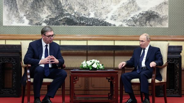 Президент РФ Владимир Путин и президент Сербии Александр Вучич во время встречи в Пекине
