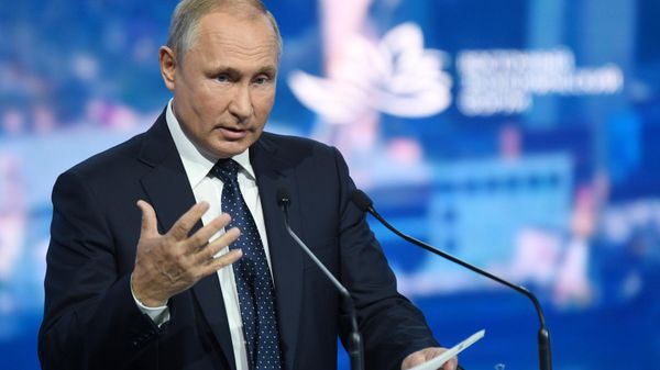 Президент РФ Владимир Путин выступает на пленарном заседании V Восточного экономического форума 