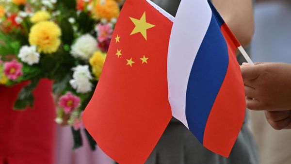Флаги Росиии и Китая Флаги Росиии и Китая