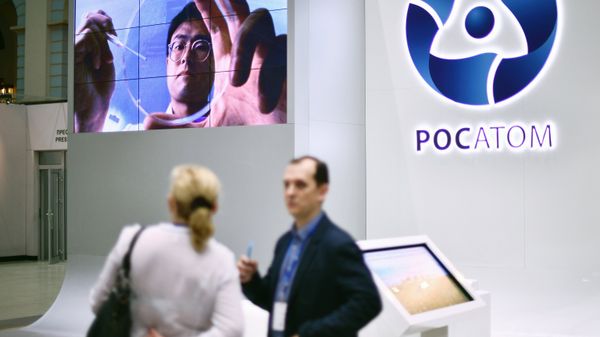 Стенд государственной корпорации по атомной энергии Росатом на IX Международном форуме Атомекс в Москве. 14 ноября 2017