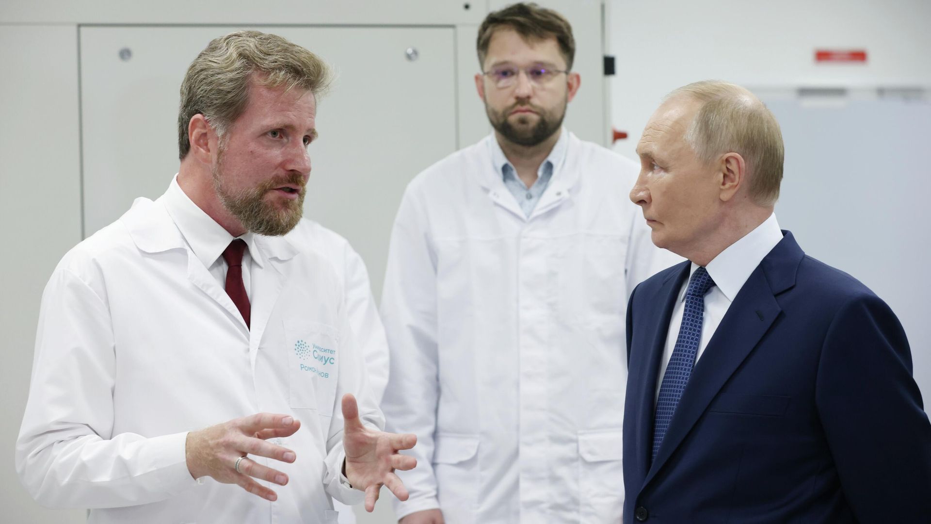 Президент Владимир Путин посещает лабораторный комплекс научно-технологического университета Сириус - ПРАЙМ, 1920, 09.09.2025