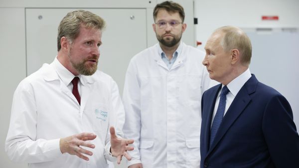 Президент Владимир Путин посещает лабораторный комплекс научно-технологического университета Сириус