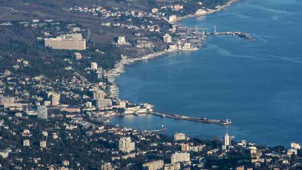 Вид на Ялту с горы Ай-Петри в Крыму