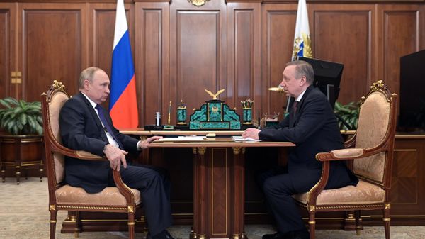 Президент РФ Владимир Путин и губернатор Санкт-Петербурга Александр Беглов во время встречи