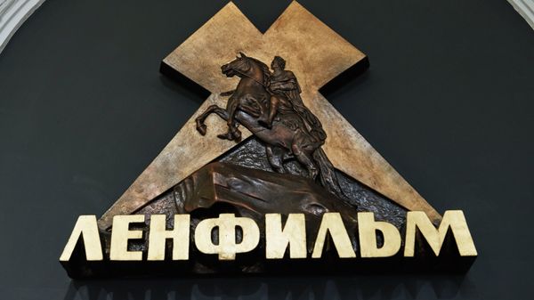 Эмблема киностудии Ленфильм в Санкт-Петербурге