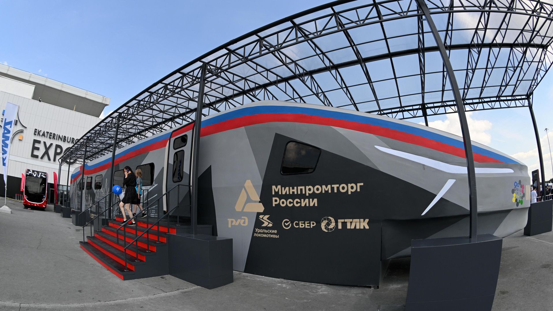 Полноразмерный макет сверхскоростного поезда для ВСМ Полноразмерный макет сверхскоростного поезда для ВСМ - ПРАЙМ, 1920, 19.11.2025