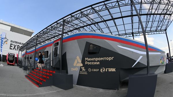 Полноразмерный макет сверхскоростного поезда для ВСМ