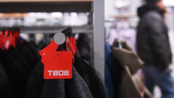 Вещи в магазине одежды ТВОЕ