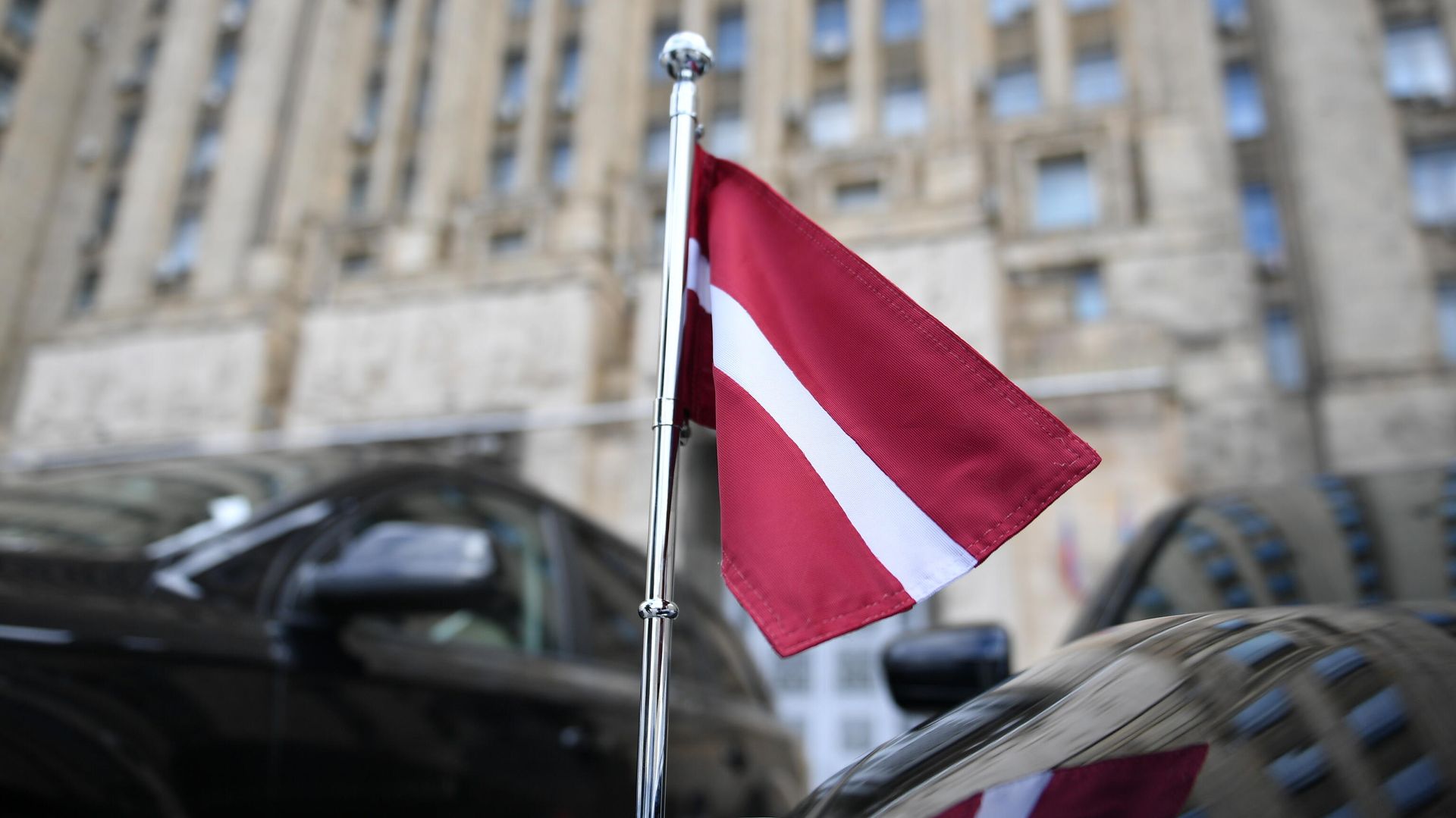 Автомобиль посла Латвии у здания МИД РФ в Москве Автомобиль посла Латвии у здания МИД РФ в Москве - ПРАЙМ, 1920, 14.06.2026