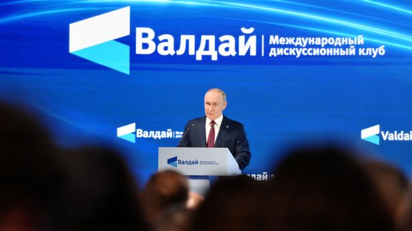 Президент РФ Владимир Путин выступает на пленарной сессии XXII Ежегодного заседания Международного дискуссионного клуба Валдай
