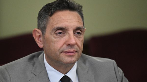 Александр Вулин