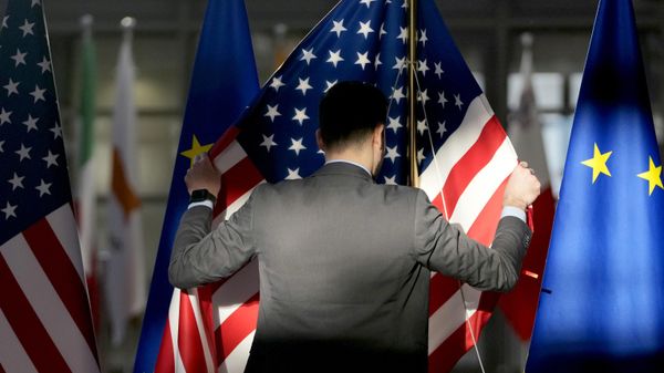 Флаги США и ЕС