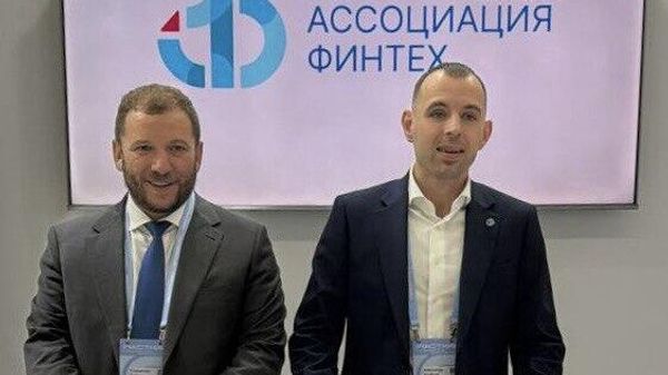 Финансовый маркетплейс Сравни и Банк Уралсиб объявили о подписании соглашения о стратегическом сотрудничестве в рамках Форума Финополис – 2025